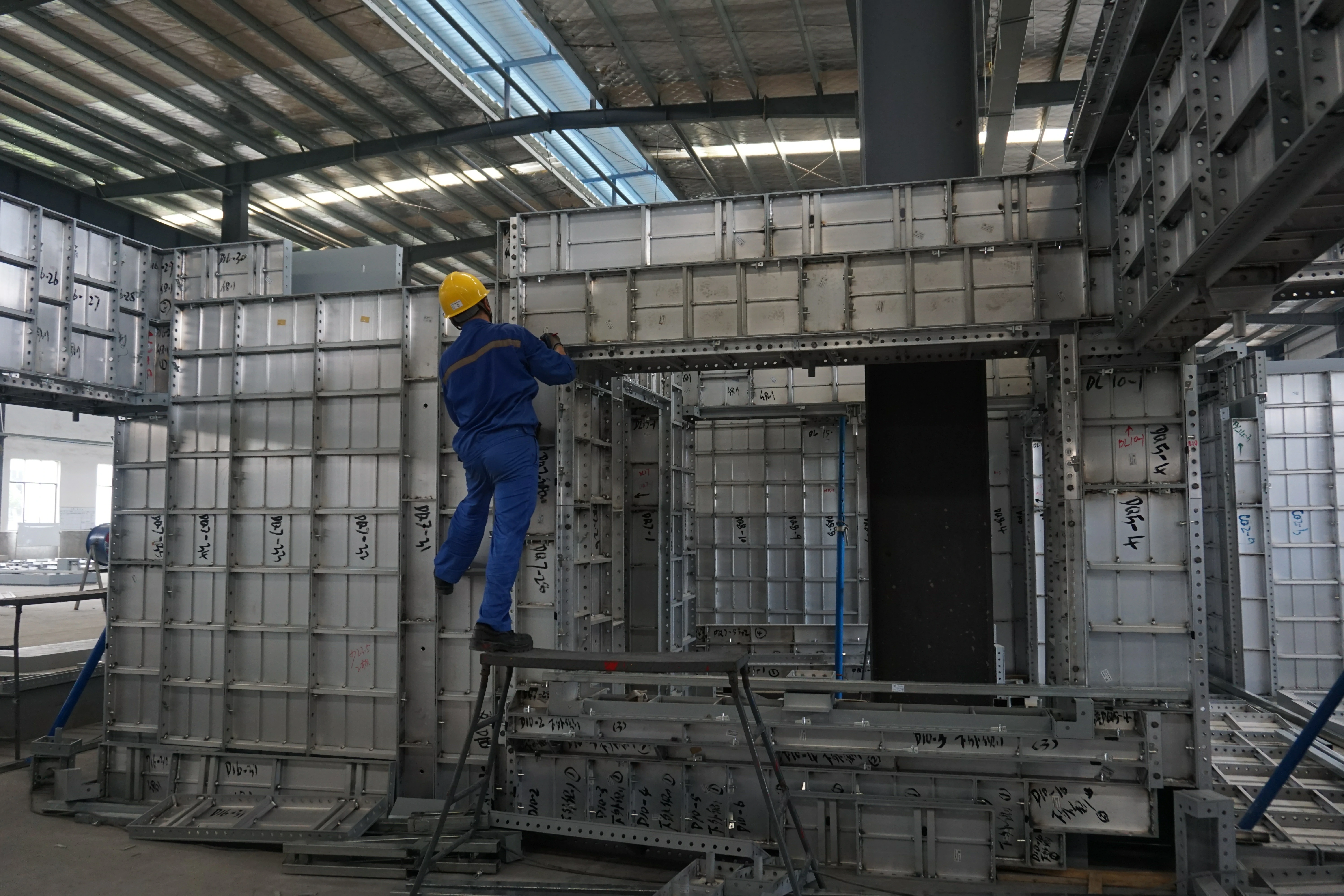 Lista de verificación de capacitación para trabajadores de encofrado de aluminio: desde la identificación y manipulación de paneles hasta los pasos de instalación estándar