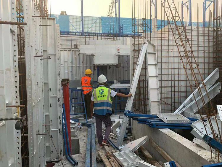 Qué comprobar durante la primera instalación de prueba en un suelo de referencia de encofrado de aluminio